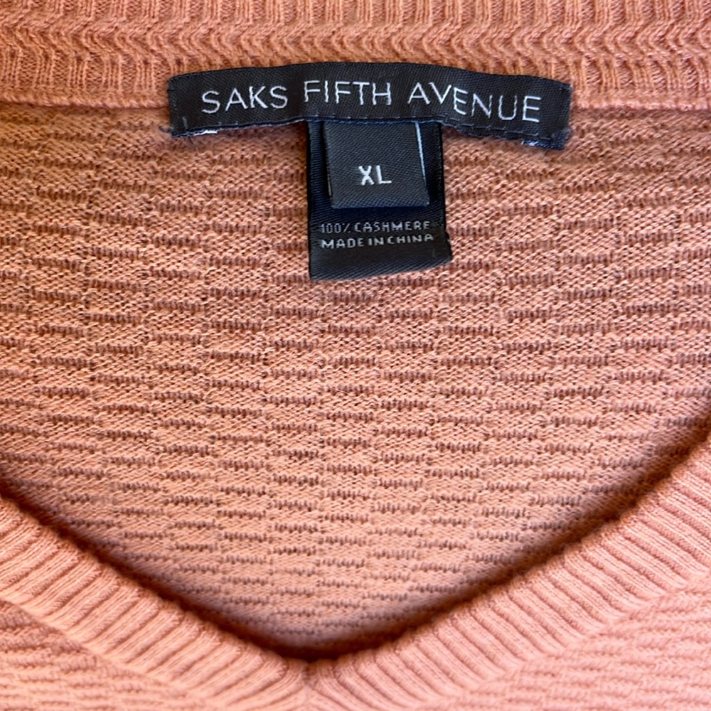 Saks Fifth Ave 100% Cashmere Men’s sweater .